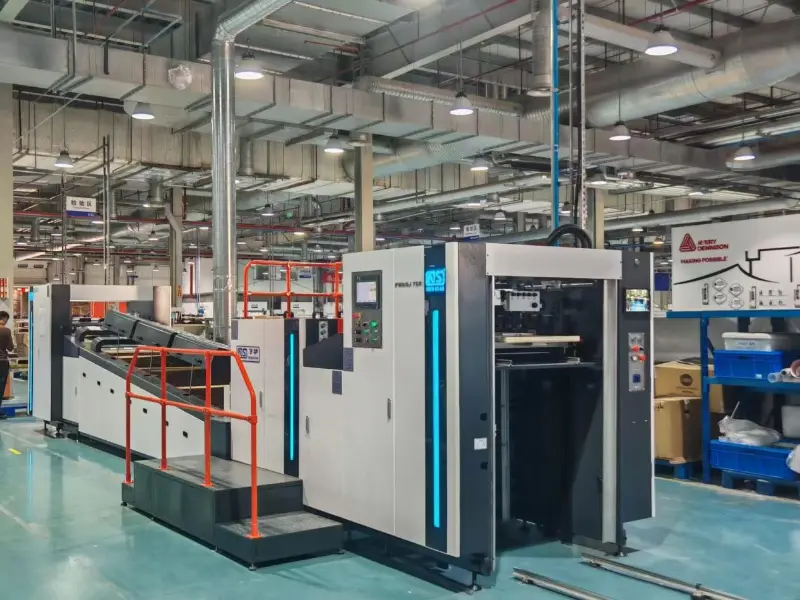 نئی اسٹار نئی مشین FHSGJ-760 مکمل خودکار تیز رفتار مکمل/اسپاٹ وارنش مشین انڈونیشیا کے صارف کو پہنچا دی گئی ہے۔